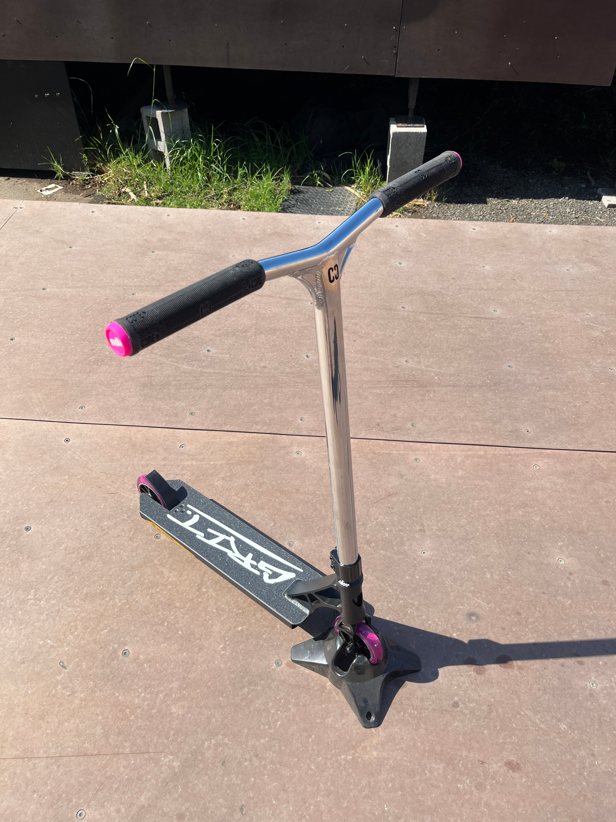 Grit Custom Complete Scooter - Black/Chrome/Pink