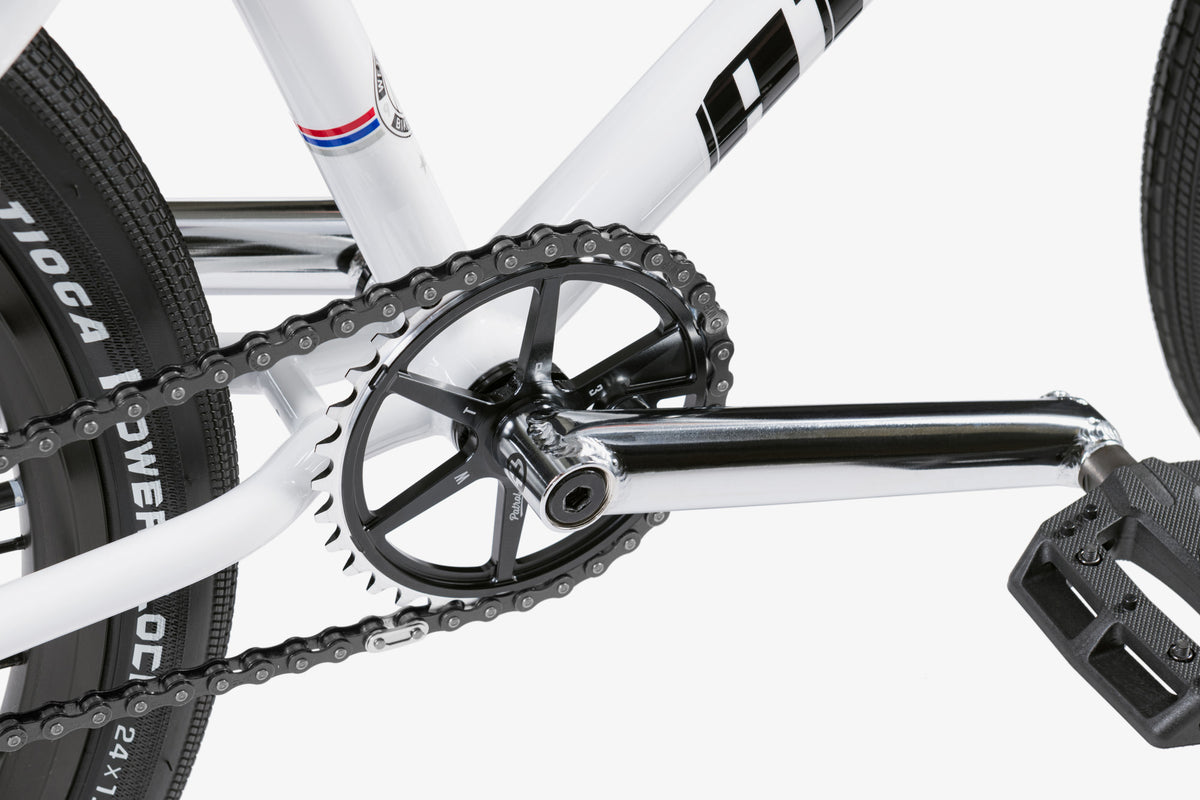 WeThePeople 24" The Atlas BMX Bike Chain Side View